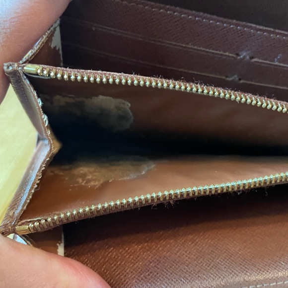 Louis Vuitton Monogram Sarah Wallet - Picture 5 of 15